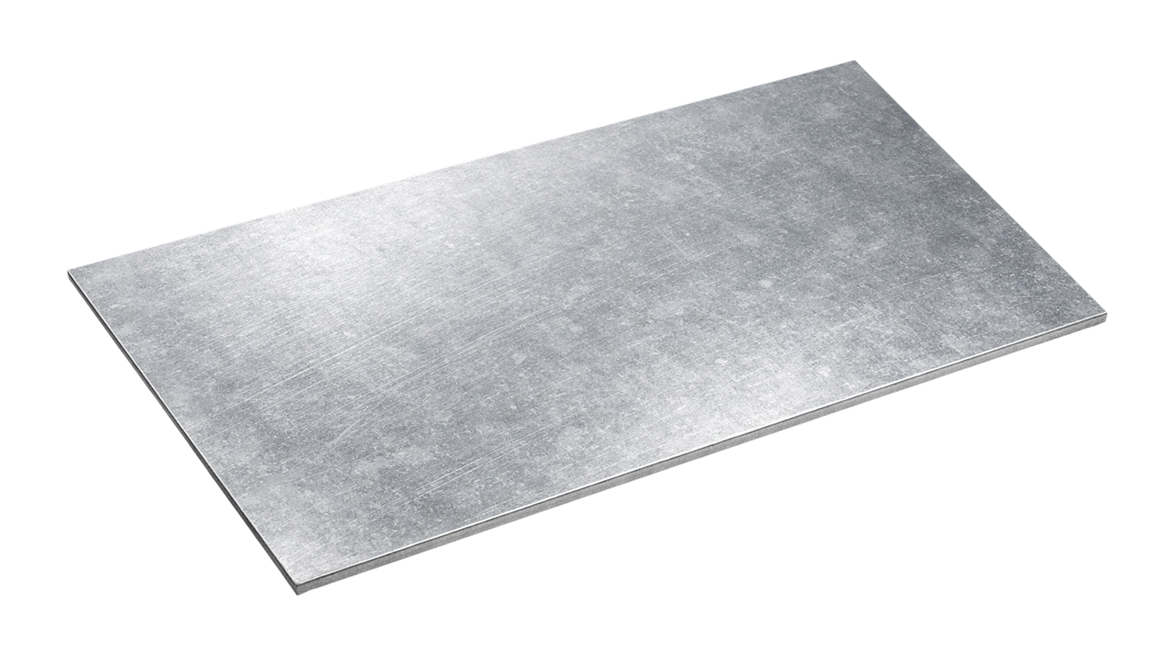 Серый металлический лист с гладкой оцинкованной поверхностью на светлом фоне