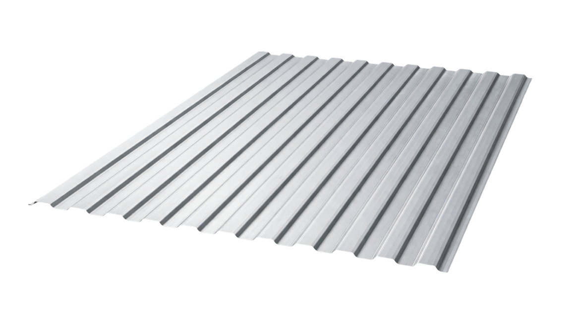 Лист серого профнастила с низкими вертикальными гофрами на светлом фоне